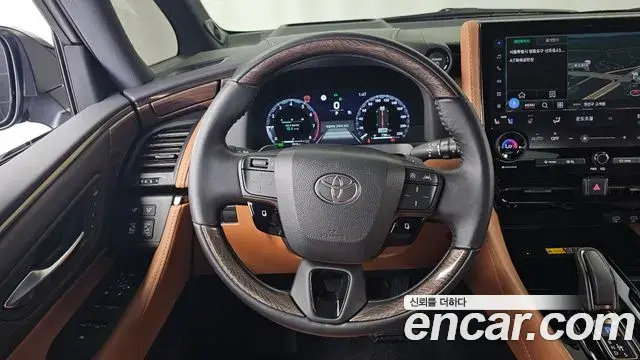 Toyota Alphard 2024 — ფოტო 30/38