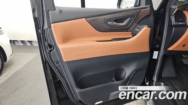 Toyota Alphard 2024 — ფოტო 36/38