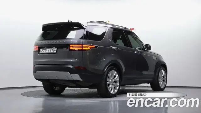 Land Rover Discovery 5 2019 — Фото 2/20