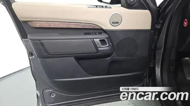Land Rover Discovery 5 2019 — Şəkil 23/36