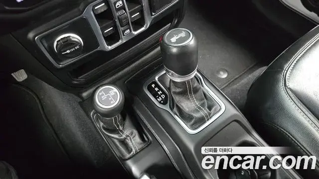 Jeep Wrangler 2023 — Фото 9/20