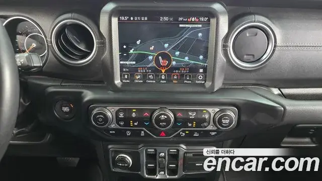 Jeep Wrangler 2023 — Фото 13/20