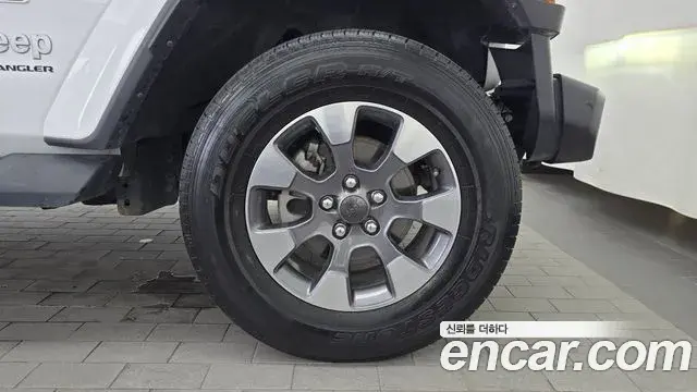 Jeep Wrangler 2023 — ფოტო 20/31