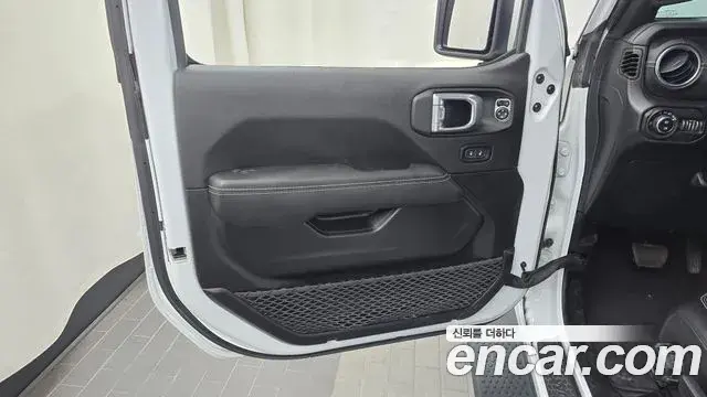 Jeep Wrangler 2023 — ფოტო 11/31