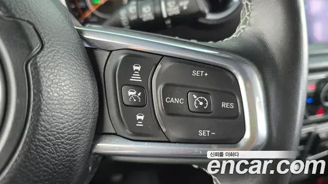 Jeep Wrangler 2023 — ფოტო 19/31