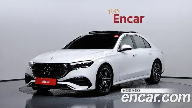 Mercedes-Benz E-Class 2024 — Photo 8/35