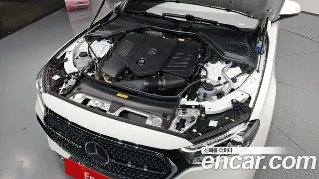 Mercedes-Benz E-Class 2024 — Photo 24/35