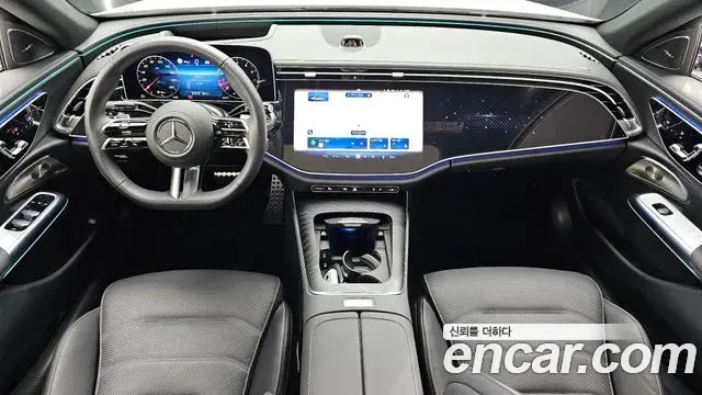 Mercedes-Benz E-Class 2024 — Photo 26/35