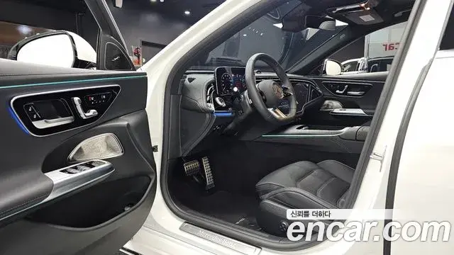 Mercedes-Benz E-Class 2024 — Photo 18/35