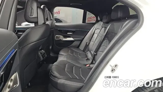 Mercedes-Benz E-Class 2024 — Photo 10/35
