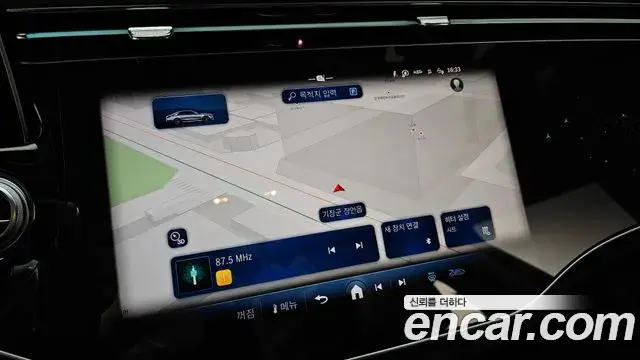Mercedes-Benz E-Class 2024 — Photo 17/35