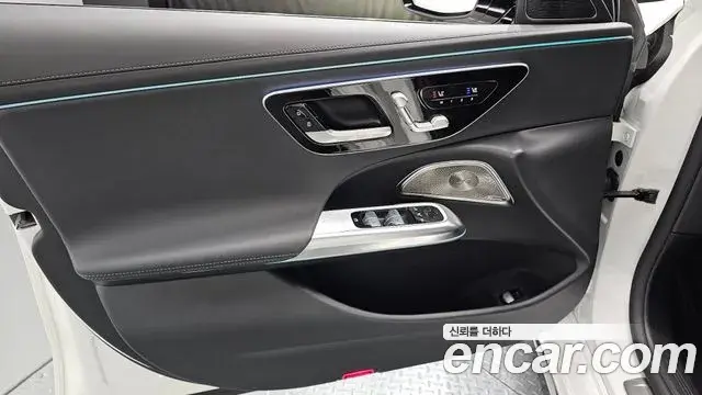 Mercedes-Benz E-Class 2024 — Photo 21/35