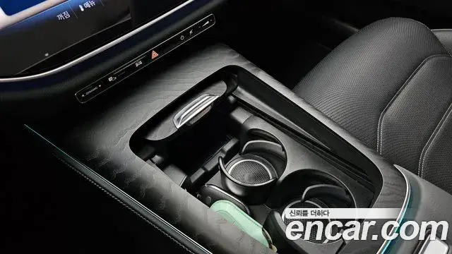 Mercedes-Benz E-Class 2024 — Photo 23/35