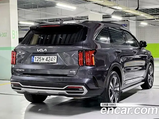 Kia Sorento 2023 — Photo 12/20