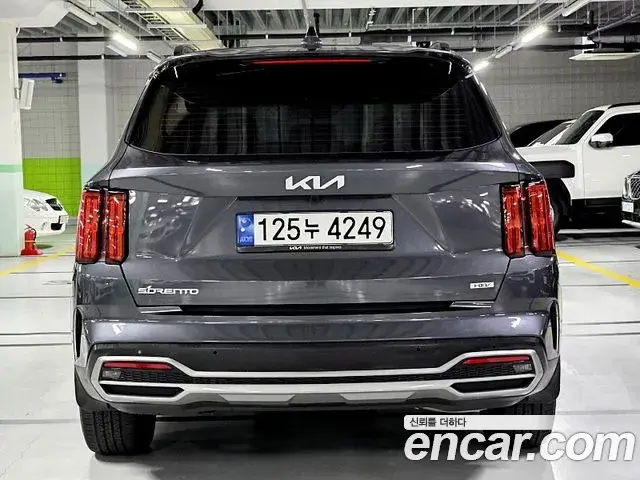 Kia Sorento 2023 — Photo 2/20
