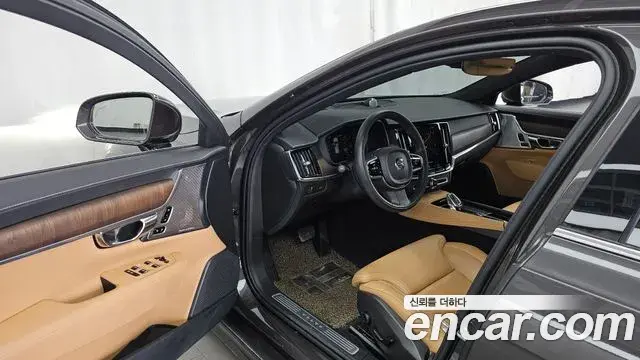 Volvo S90 2021 — ფოტო 26/31