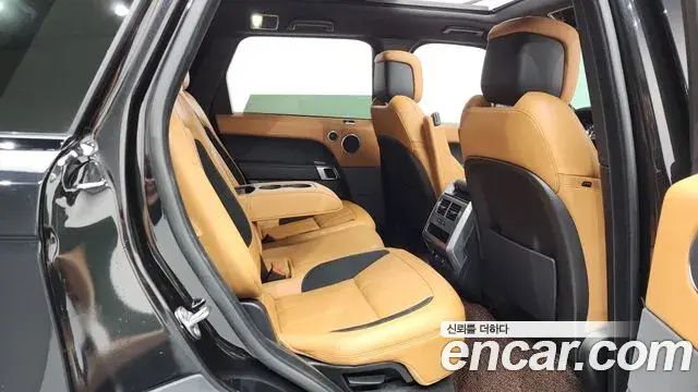 Land Rover Range Rover Sport 2020 — Photo 31/38