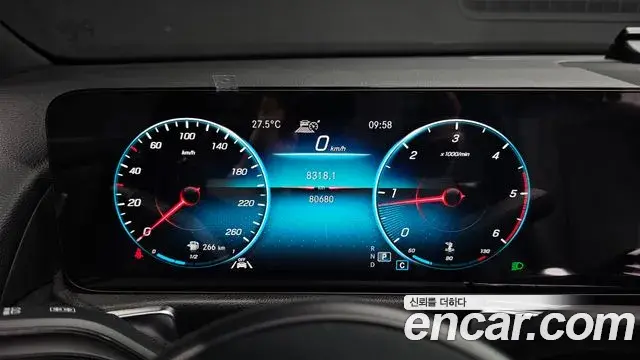 Mercedes-Benz GLB-Class 2021 — Фото 7/20