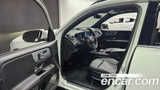 Mercedes-Benz GLB-Class 2021 — Фото 9/20