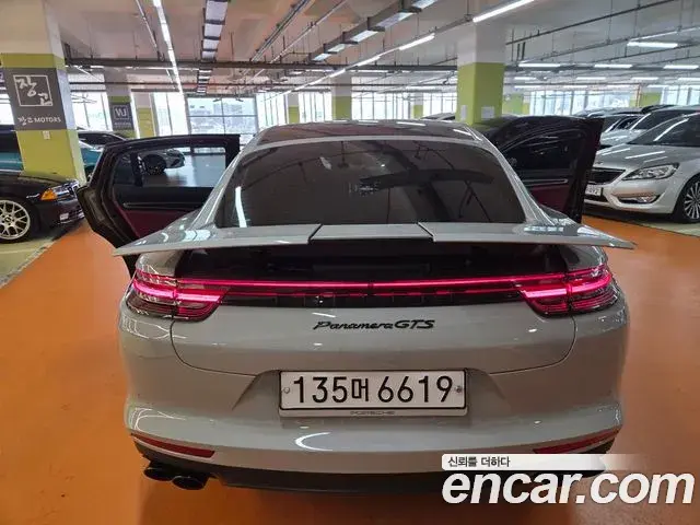 Porsche Panamera 2019 — ფოტო 15/15