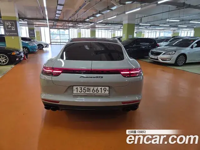 Porsche Panamera 2019 — ფოტო 11/15