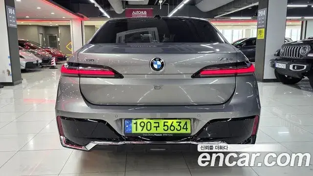 BMW 7 Series 2024 — ფოტო 8/20