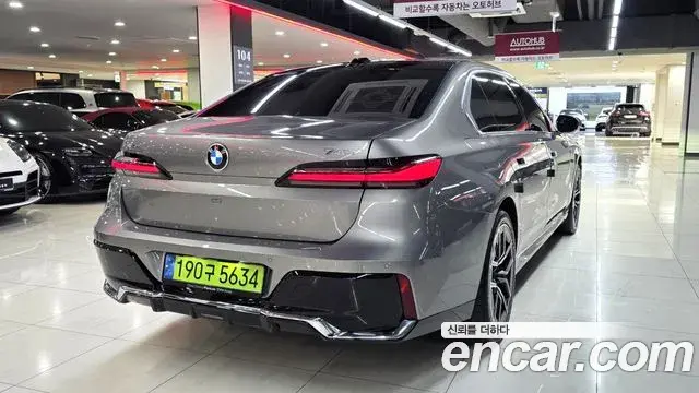 BMW 7 Series 2024 — ფოტო 1/20