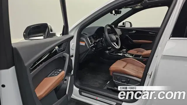 Audi Q5 2021 — Şəkil 10/20