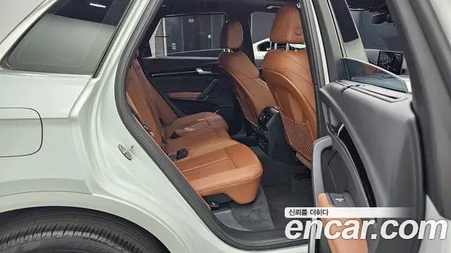 Audi Q5 2021 — Şəkil 12/20