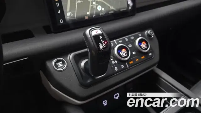 Land Rover Defender 2021 — Şəkil 12/31
