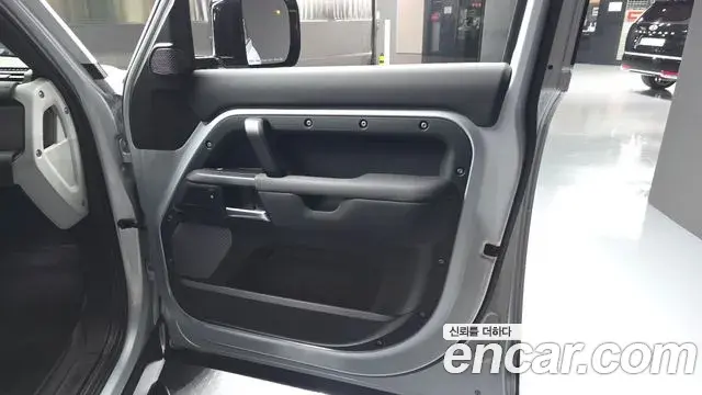 Land Rover Defender 2021 — Şəkil 25/31