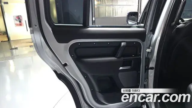 Land Rover Defender 2021 — Şəkil 15/31