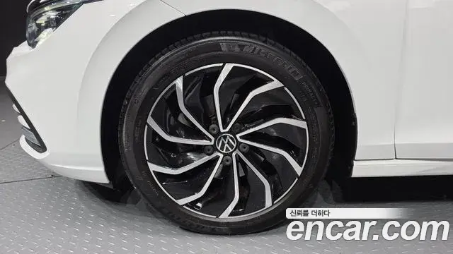 Volkswagen Golf 2024 — Photo 12/20