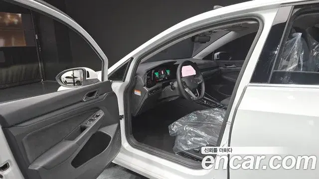 Volkswagen Golf 2024 — Photo 7/20