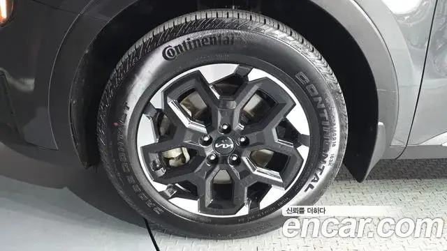 Kia Sorento 2023 — ფოტო 8/32