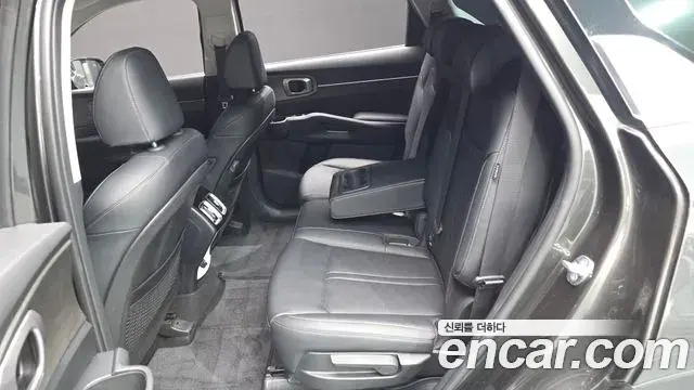 Kia Sorento 2023 — ფოტო 23/32