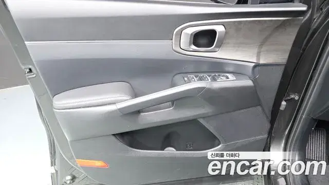 Kia Sorento 2023 — ფოტო 7/32
