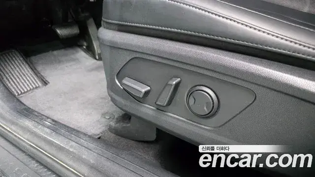 Kia Sorento 2023 — ფოტო 13/32