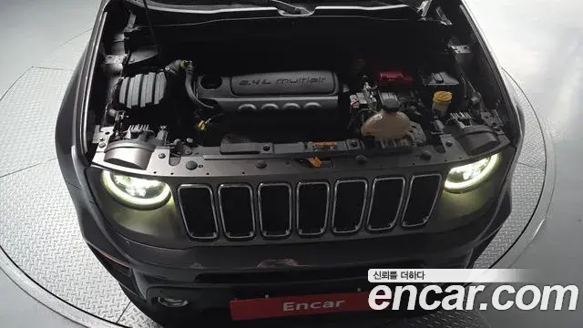 Jeep Renegade 2021 — Фото 6/20