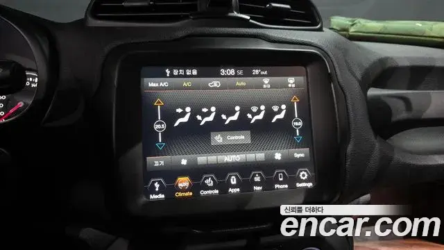 Jeep Renegade 2021 — Фото 16/20