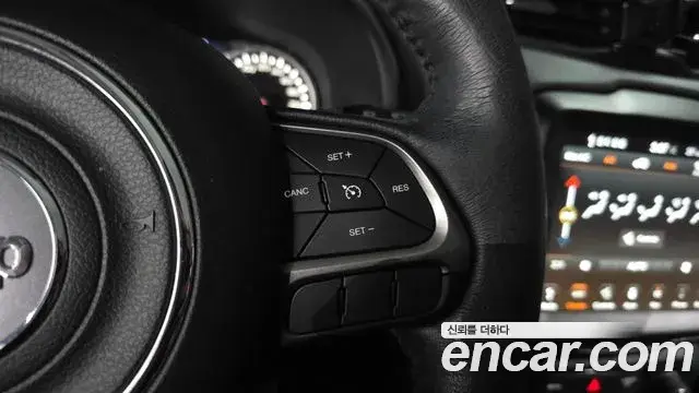 Jeep Renegade 2021 — Фото 19/20