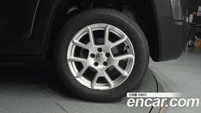Jeep Renegade 2021 — Photo 17/32