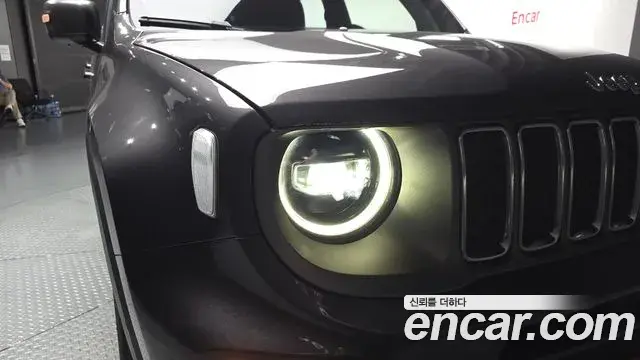 Jeep Renegade 2021 — Photo 28/32