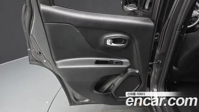 Jeep Renegade 2021 — Photo 1/32
