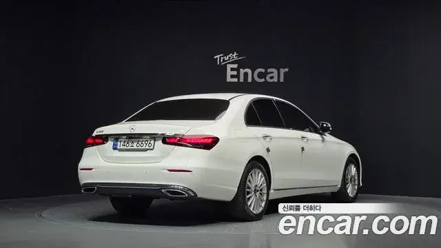 Mercedes-Benz E-Class 2020 — Photo 23/34