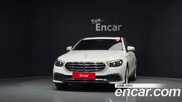 Mercedes-Benz E-Class 2020 — Photo 21/34