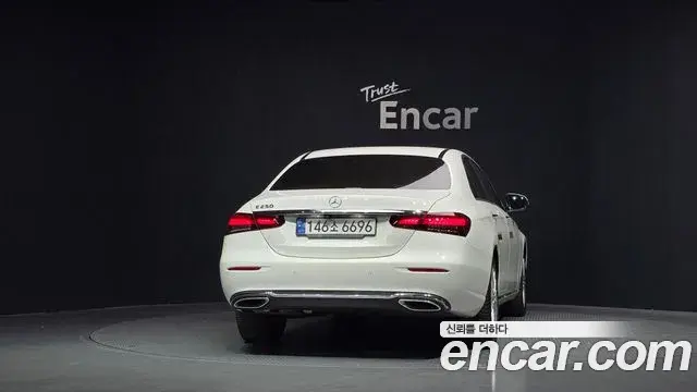 Mercedes-Benz E-Class 2020 — Photo 28/34