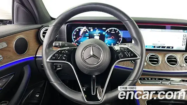 Mercedes-Benz E-Class 2020 — Photo 20/34