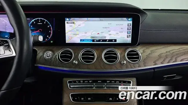 Mercedes-Benz E-Class 2020 — Photo 5/34