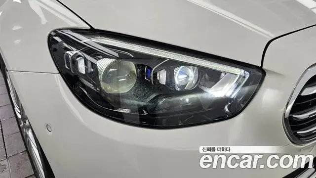 Mercedes-Benz E-Class 2020 — Photo 7/34